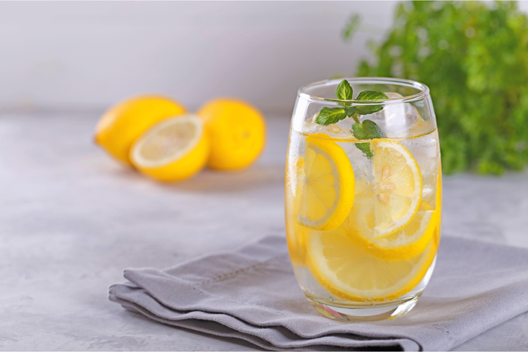 5 Minuman Penurun Berat Badan di Pagi Hari yang Terbukti Efektif Bakar Lemak (Canva.com)