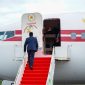 Agung Surahman, ajudan pribadi Presiden Prabowo, menaiki Pesawat Kepresidenan RI-1 dari Bandara Fatmawati Soekarno, Bengkulu, pada Minggu (6/4/2025). (Istimewa)
