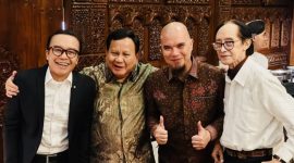 Potret Ahmad Dhani ke-3 dari kiri. (instagram.com/ahmaddhaniofficial)
