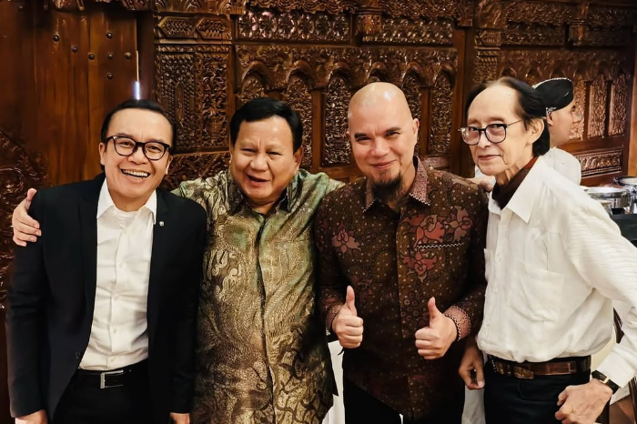 Potret Ahmad Dhani ke-3 dari kiri. (instagram.com/ahmaddhaniofficial)