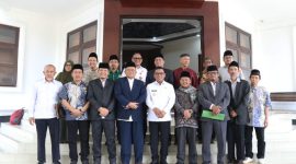 Gubernur Banten, Andra Soni, menerima kunjungan FSPP untuk membahas program sekolah gratis dan pendataan pesantren. (Kredit Foto Via Biro Adpimpro Banten)