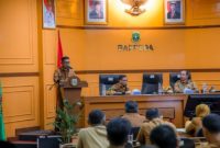 Gubernur Banten, Andra Soni, memberikan arahan terkait penyusunan Renstra 2025–2029 berbasis data lapangan untuk meningkatkan pelayanan publik dan mendukung pembangunan daerah. (Foto: Istimewa)