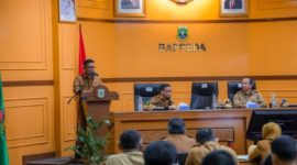 Gubernur Banten, Andra Soni, memberikan arahan terkait penyusunan Renstra 2025–2029 berbasis data lapangan untuk meningkatkan pelayanan publik dan mendukung pembangunan daerah. (Foto: Istimewa)