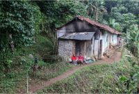 Odang dan keluarga hidup dalam kesulitan padahal dekat dengan PLTP. (Foto: Rangga Firmansyah)