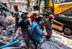 Junta Myanmar tembak peringatan konvoi bantuan Palang Merah China yang melintas tanpa izin di Nawnghkio, Shan, pascagempa 28 Maret.