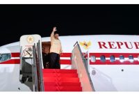 Potret Presiden Prabowo Subianto sebelum bertolak menuju Abu Dhabi, Uni Emirat Arab, pada Rabu 9 April 2025. (Sumber: BPMI Setpres)