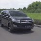 Tampilan Kijang Innova seken tipe V, favorit di pasar mobil bekas karena fitur lengkap dan kenyamanan maksimal (Sumber: GridOto)