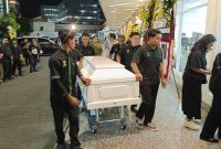 Peti jenazah Ricky Siahaan tiba di Jakarta (Istimewa)