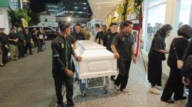 Peti jenazah Ricky Siahaan tiba di Jakarta (Istimewa)