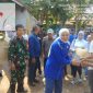 Penyerahan traktor oleh Anggota Komisi IV DPR RI, Okta Komala Dewi, 
 dilakukan di Kampung Kemiri Lio RT 003/001 dan dibagi ke beberapa kelompok tani di wilayah tersebut. (DOK. PIJAY) 