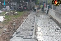 Proyek yang didanai oleh Dana Desa (DDS) dengan nilai anggaran mencapai Rp 90.938.500 ini diduga kuat tidak sesuai dengan spesifikasi yang tertuang dalam Rencana Anggaran Belanja (RAB). (Dok. Jay Ketua Forum Silaturahmi Lembaga dan Media Kecamatan Kemiri) 