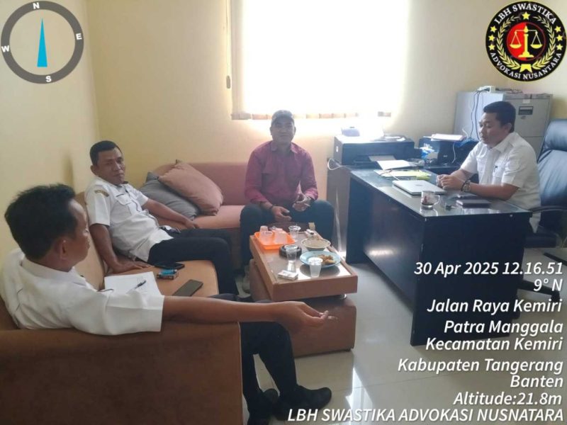 Koordinator LBH Swastika Advokasi Nusantara, melakukan kunjungan silaturahmi dengan Kepala Desa Karang Anyar, Kecamatan Kemiri, Kabupaten Tangerang (Dok. Jay) 