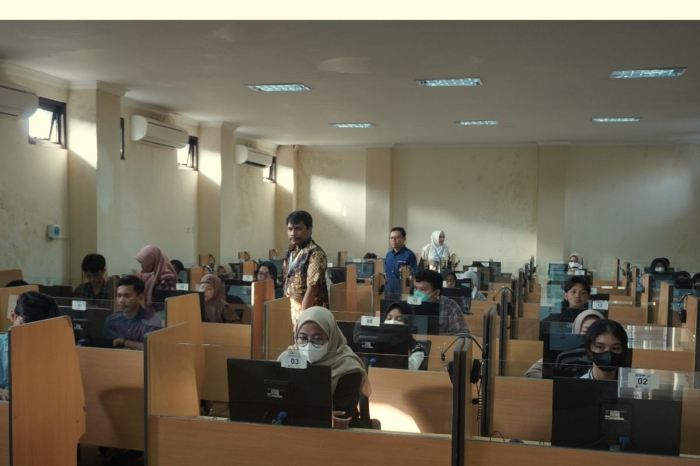 Peserta difabel mengikuti UTBK SNBT 2025 di Universitas Brawijaya dengan fasilitas dan pendampingan khusus di ruang ujian ramah disabilitas. Ilustrasi UTBK SNBT di UB (DOK. UB)