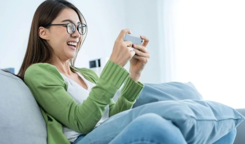 World App menggabungkan dompet kripto dan identitas digital, menawarkan akses aman ke layanan Web3 dengan verifikasi biometrik dan edukasi kripto. (Foto Ilustrasi/Freepik)