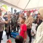 Seorang jurnalis foto menjalankan tugas peliputan saat kunjungan Kapolri di Stasiun Tawang, Semarang. Insiden dugaan kekerasan oleh ajudan Kapolri terjadi di lokasi ini, Sabtu (5/4/2025). Potret Kapolri Jenderal Listyo Sigit Prabowo. (Foto: Merdeka.com)