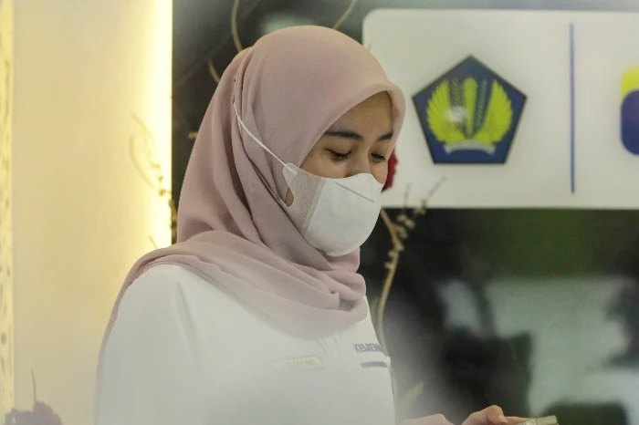 Ilustrasi seorang pekerja sedang berada di salah satu kantor pajak. (Istimewa)