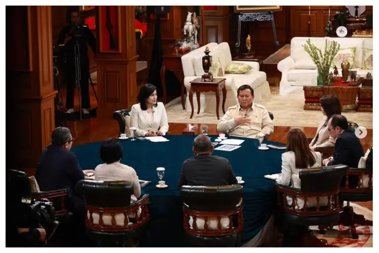 Presiden Prabowo Subianto tampak berbincang bersama tujuh jurnalis. (Instagram/@prabowo)