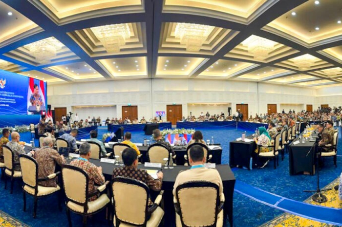 Presiden Prabowo Subianto berbicara dalam Sarasehan Ekonomi yang berlangsung di Menara Mandiri, Jakarta, pada Selasa, 8 April 2025. (Foto: BPMI Setpres)