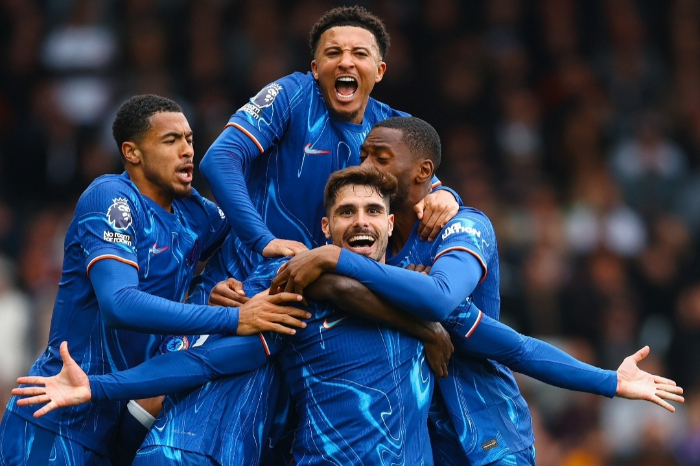 Potret selebrasi pemain Chelsea usai raih kemenangan dramatis atas Fulham dan kembali memasuki zona Liga Champions, Minggu (20/4/25). (Foto: X/@ChelseaFC)