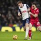 Diogo Jota memberi tekanan kepada Dejan Kulusevski dalam duel Tottenham kontra Liverpool, Minggu (22/12/24). (Foto: x.com/SpursOfficial)