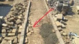 Potret paving blok yang berserakan (Foto: Jay)
