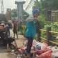 Potret Petugas Kebersihan mengangkut Sampah (Dok. Istimewa) 