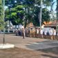 Kegiatan yang berlangsung di halaman kantor Kecamatan ini dihadiri oleh seluruh aparatur sipil negara (ASN) dan staf (Dok. Ahmad/Metrosiar) 