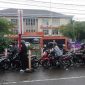 Antrean panjang terlihat sejak pukul 07.00 WIB. Ratusan warga rela datang lebih awal demi mengurus pajak kendaraan (Tangkapan layar/Ahmad/Metrosiar) 