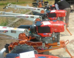 Penyerahan traktor dilakukan di Kampung Kemiri Lio RT 003/001 dan dibagi ke beberapa kelompok tani di wilayah tersebut