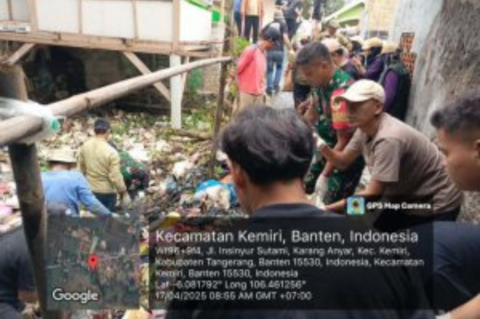 Gerakan Pungut Sampah di Kecamatan Kemiri melibatkan masyarakat untuk menjaga kebersihan lingkungan dengan aksi nyata dan edukasi sampah.