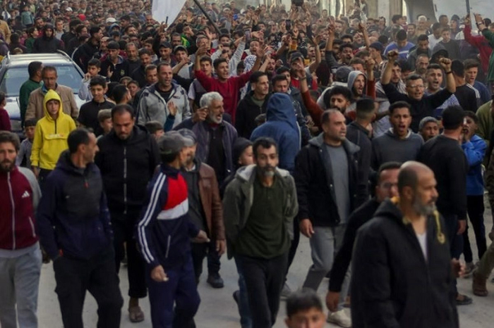 Muhammadiyah dukung rencana Prabowo evakuasi warga Gaza ke Indonesia untuk pengobatan dan pendidikan secara sementara. Potret Warga Gaza Utara sedang demonstrasi. (AFP)