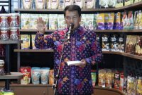 Gerai oleh-oleh UMKM Tangerang hadir di Terminal 3 Soekarno-Hatta, dorong produk lokal tembus pasar nasional dan internasional. Potret Bupati Tangerang Maesyal Rasyid saat peresmian (Diskominfo Kab.Tangerang)