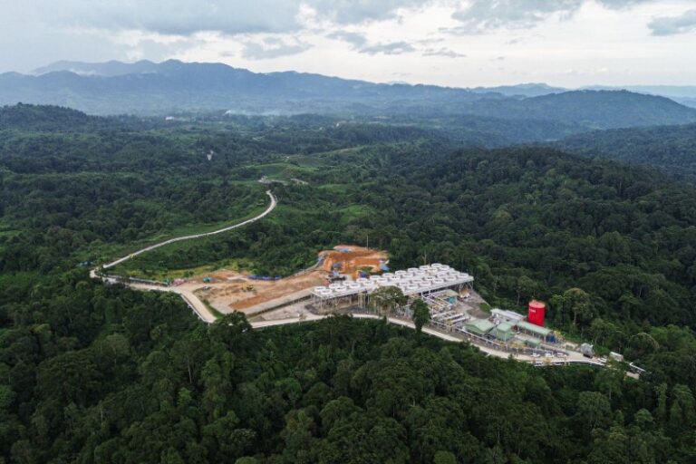 Menurut data dari Balai Taman Nasional Gunung Halimun Salak (TNGHS), PLTP yang dikelola oleh Star Energy ini merupakan salah satu dari dua terbesar di dunia, terletak di antara tiga wilayah, yaitu Sukabumi, Kabupaten Bogor, dan Lebak.