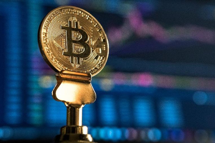 Pasar kripto terguncang! Kapitalisasi pasar turun 140 miliar dolar AS dalam semalam, Bitcoin dan altcoin alami penurunan tajam. (Ilustrasi/Unsplash)