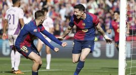 Prediksi Barcelona vs Real Betis, Tim Tangguh Betis Tantang Barcelona yang Sedang On Fire. La Liga 2024/25: Robert Lewandowski (kanan) rayakan gol bersama Fermin Lopez di laga Barcelona vs Girona pada pekan ke-29. (AP Photo/Joan Monfort)
