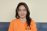 Sekar Arum, mantan artis drama kolosal, ditangkap di mal Kemang terkait peredaran uang palsu senilai Rp 223 juta. Polisi selidiki jaringan pelaku. (Dok. Istimewa)