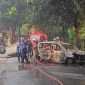 Penampakan mobil polisi yang dibakar massa saat melakukan penangkapan seorang pria ketua Ormas yang diduga melakukan penganiayaan dan kepemilikan senjata apai (Dok. Damkar Depok)