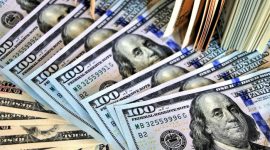 Orang-orang kaya Indonesia mulai memindahkan aset ke luar negeri akibat kekhawatiran terhadap kondisi fiskal dan stabilitas ekonomi dalam negeri. Ilustrasi Dolar AS. (PIXABAY/PASJA1000)