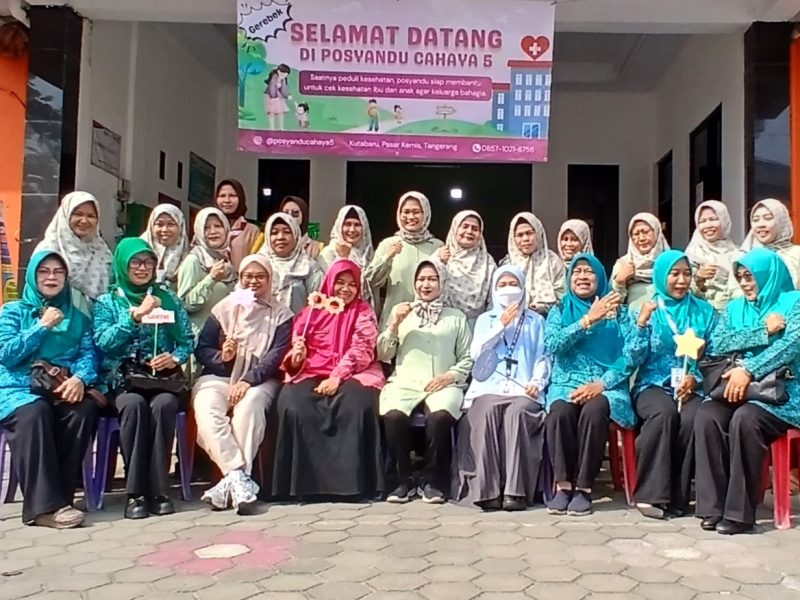 Sekretaris Kelurahan, Kader Posyandu dan PKK Kelurahan.