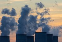 Emisi karbon terbesar di Asia Tenggara sebagian besar berasal dari proses pembakaran pada pembangkit listrik berbahan bakar batu bara. (Sumber: Bloomberg – Krisztian Bocsi)