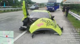 Lamborghini Bertuliskan Bit Coin 100K Tabrak Ignis di Tol Mojokerto–Jombang, Lalu Lintas Sempat Macet (Foto: Dok. Pengelola Tol Jombang - Mojokerto)