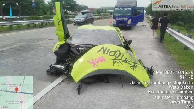Lamborghini Bertuliskan Bit Coin 100K Tabrak Ignis di Tol Mojokerto–Jombang, Lalu Lintas Sempat Macet (Foto: Dok. Pengelola Tol Jombang - Mojokerto)