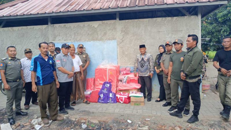 Foto: Bantuan sosial berupa sandang dan pangan kepada korban. Bantuan ini disalurkan sebagai bentuk dukungan dalam penanganan dampak kebakaran yang terjadi di lingkungan pesantren. (Dok. Masruri. SE) 