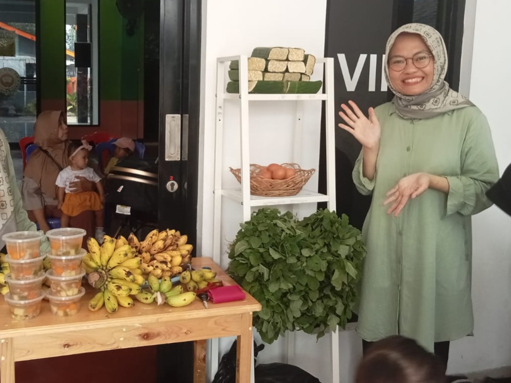 Pemberian Makanan Tambahan bersama Ratna Jumila.