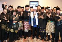 Wakil Gubernur Banten A Dimyati Natakusumah berfoto bersama jajaran pengurus IPSI Provinsi Banten 2025-2029 usai acara pelantikan di Aula Dinas PUPR Banten. (Istimewa) 