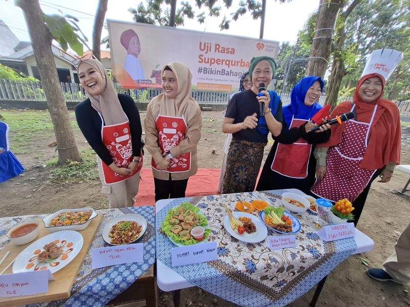 Para peserta berfoto bersama Nyak Kopsah Bang Madun (Dok. Istimewa)