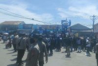 Aksi demo penolakan terhadap proyek PIK2 yang digelar di Tugu Cangkir, Kronjo, Tangerang pada 18 Mei 2025, tidak mendapat respon positif dari warga lokal. (Dok. Heri) 