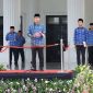 Foto: Pelaksana Harian (Plh.) Sekretaris Daerah Provinsi Banten, Deden Apriandhi Hartawan, membacakan sambutan Menteri Komunikasi dan Digital, Meutya Viada Hafid. (Dok. Biro Adminprov Banten) 
