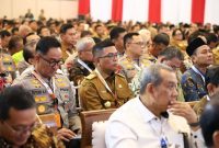 Terlihat Gubernur Banten Andra Soni (tengah, berseragam coklat) hadir bersama para pejabat tinggi Polri, TNI, dan kepala daerah lainnya. (Dok. Biro Adminprov Banten). 