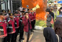 Ketua BEM Untirta melakukan unjuk rasa. Dok Istimewa 